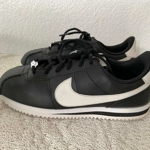 Nike Cortez 904764-001 black and white unisex Size 6 youth - Picture 6 of 10